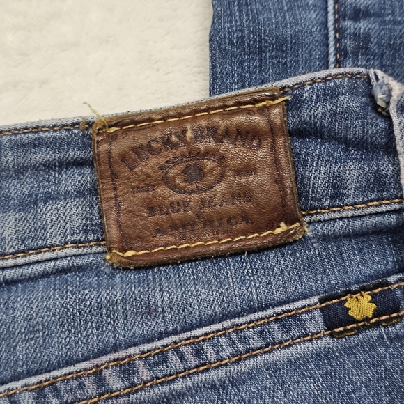 Lucky Brand Lola Bootcut Blue Wash Mid‑Rise Jeans w/ Embroidered Back Pockets 27 - Picture 5 of 14